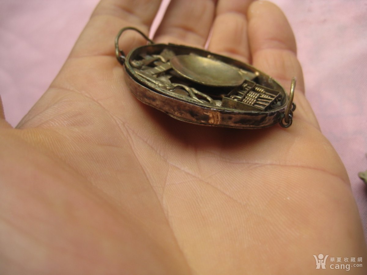 极具民族特色的银抓周挂件