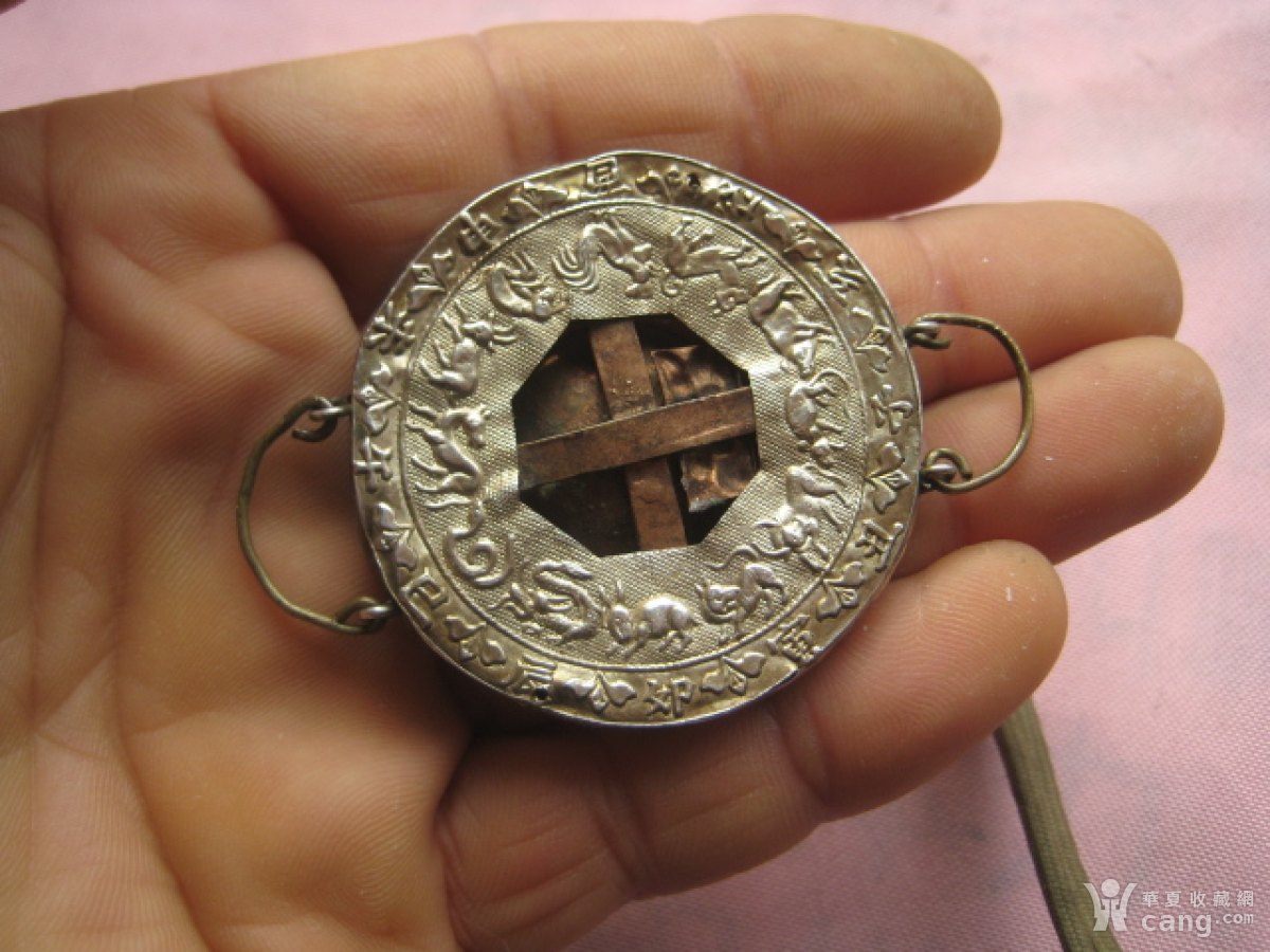 极具民族特色的银抓周挂件