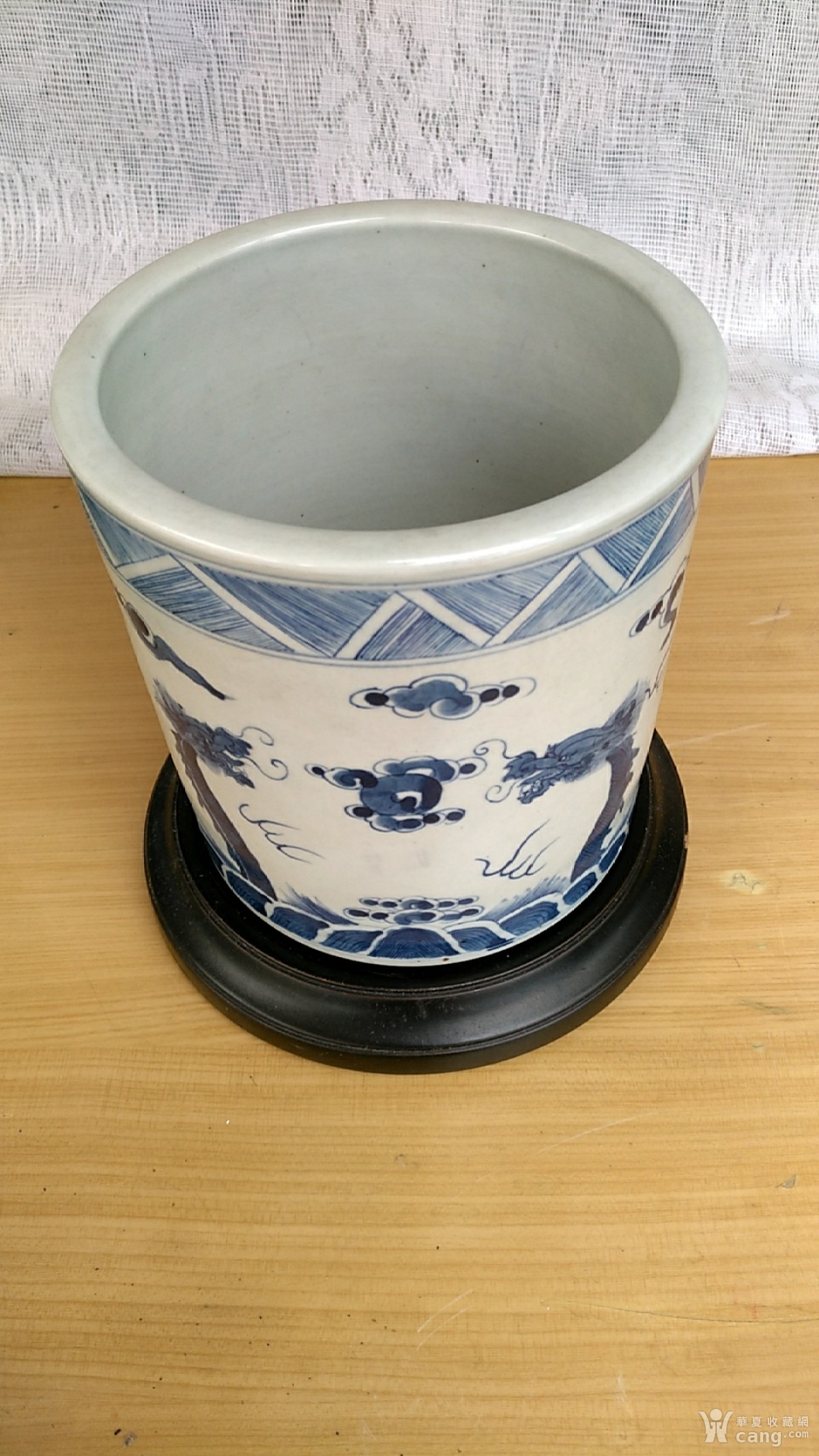 青花双龙戏珠纹笔筒