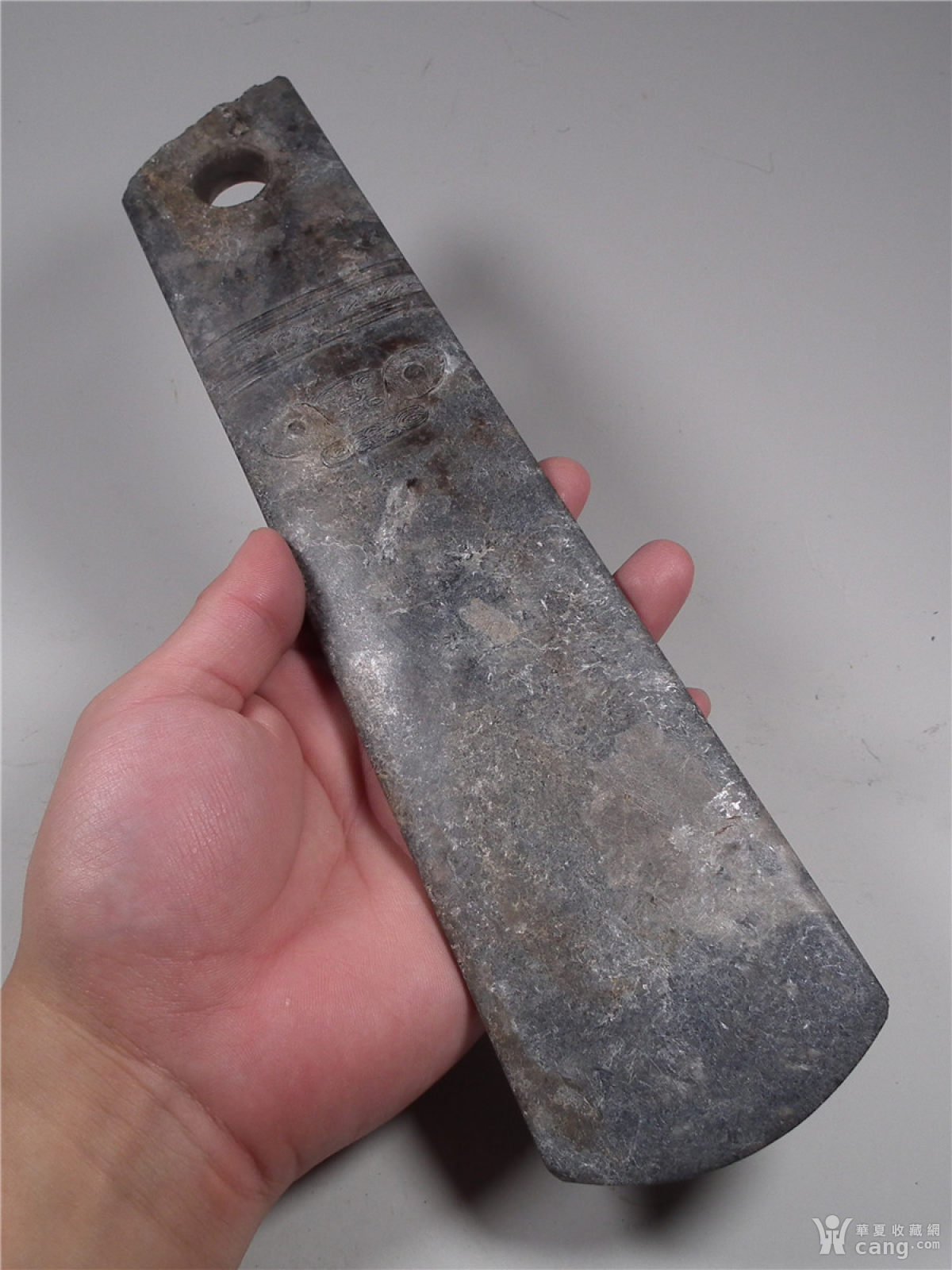 兽面纹的青玉超大玉斧残件