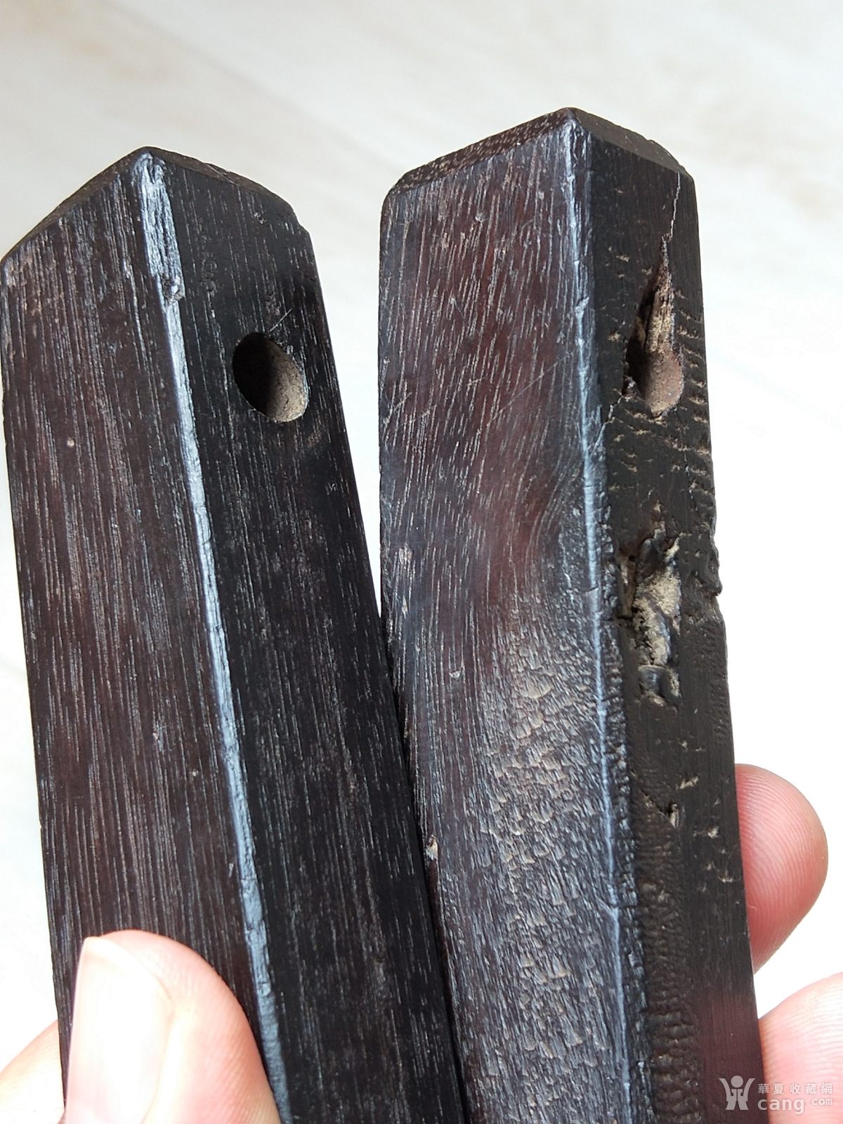 清代纺线车上拆下的紫檀木料两块