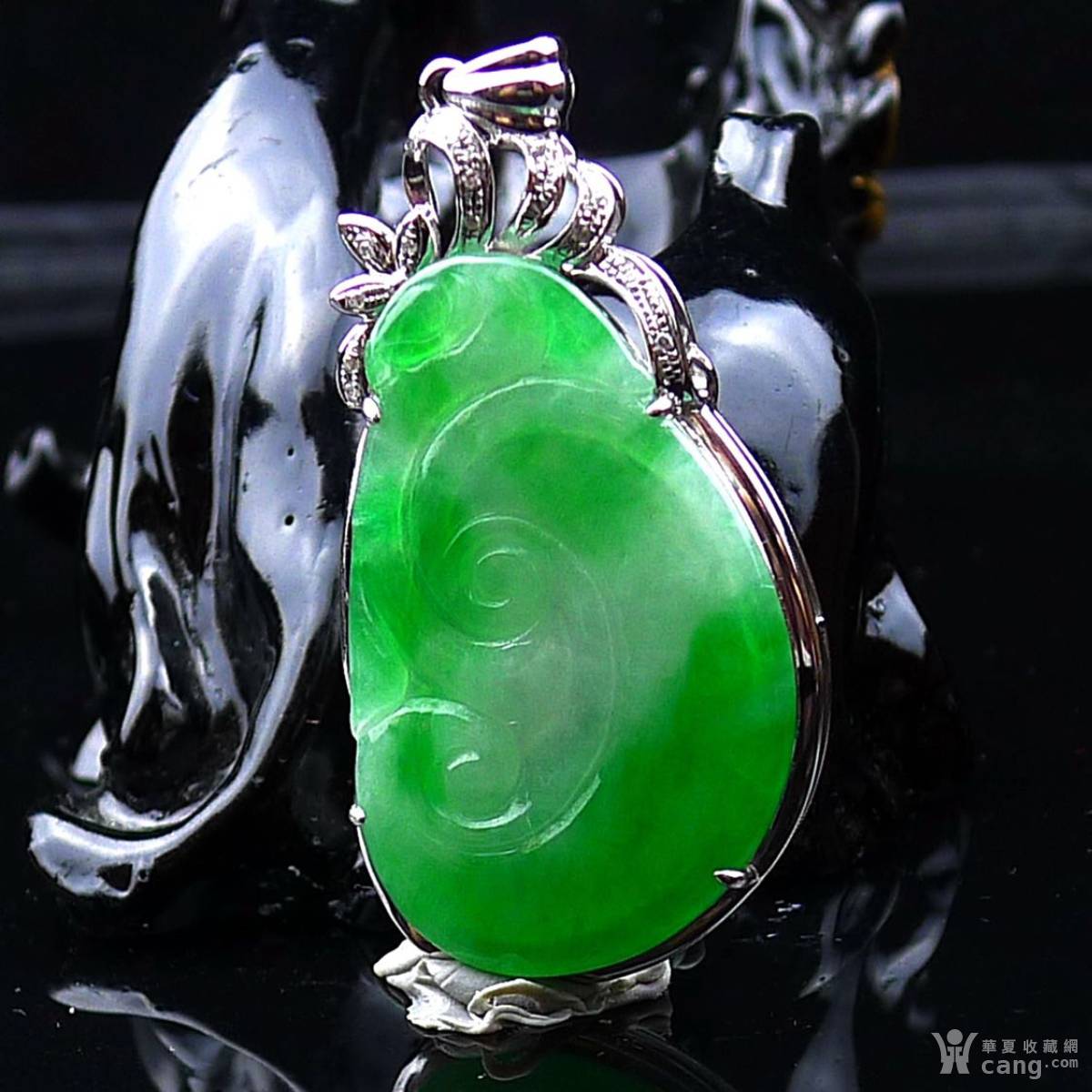 冰润18k金漂阳绿如意挂件