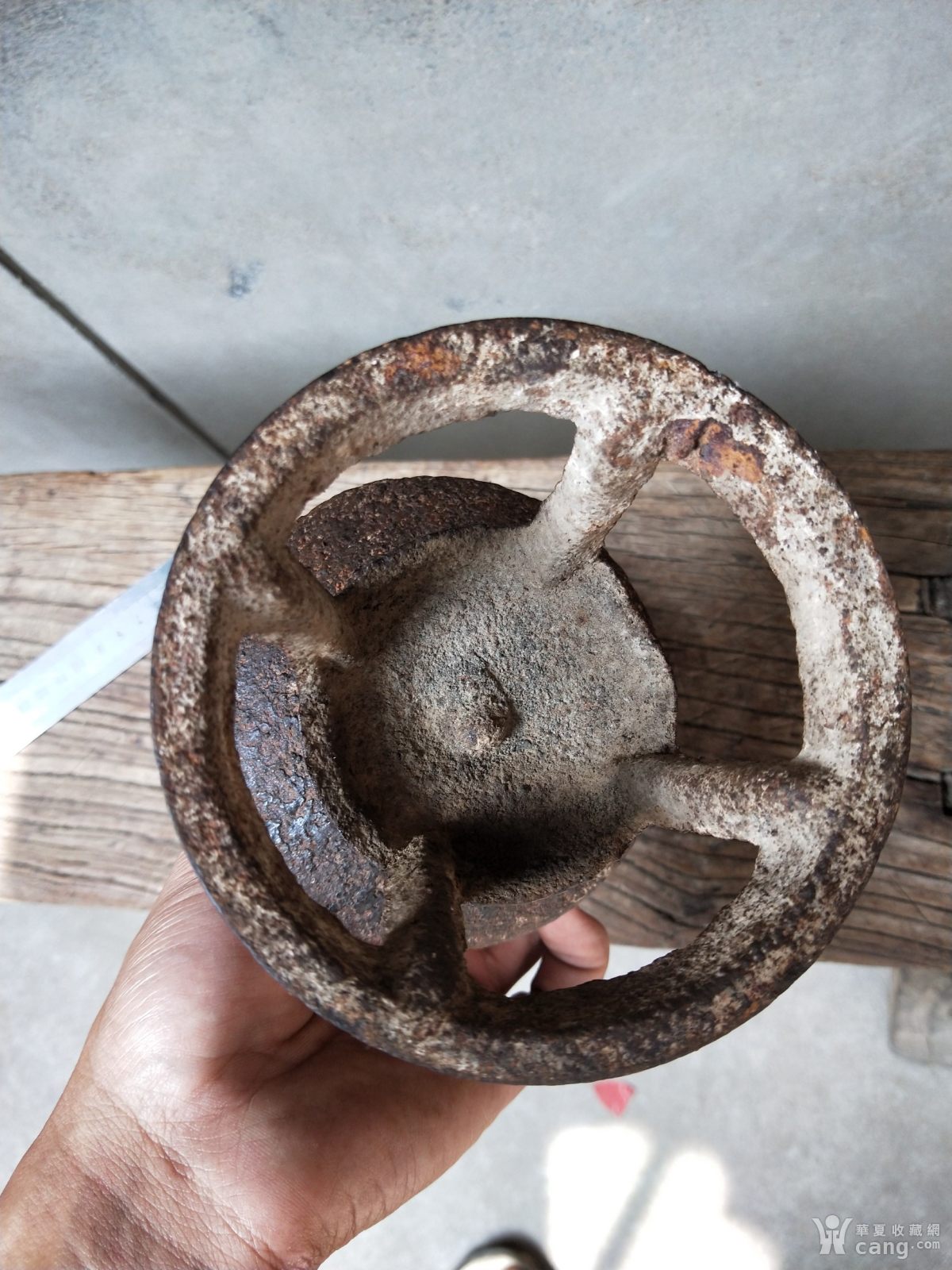 清代老铁器灯盏