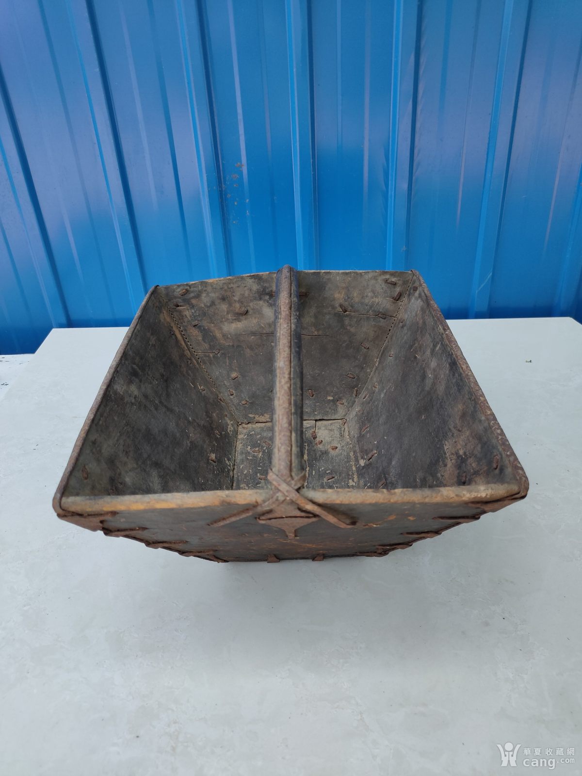 下乡收的老粮食斗,以前量粮食用的,寓意高升,满是焗钉,全品漂