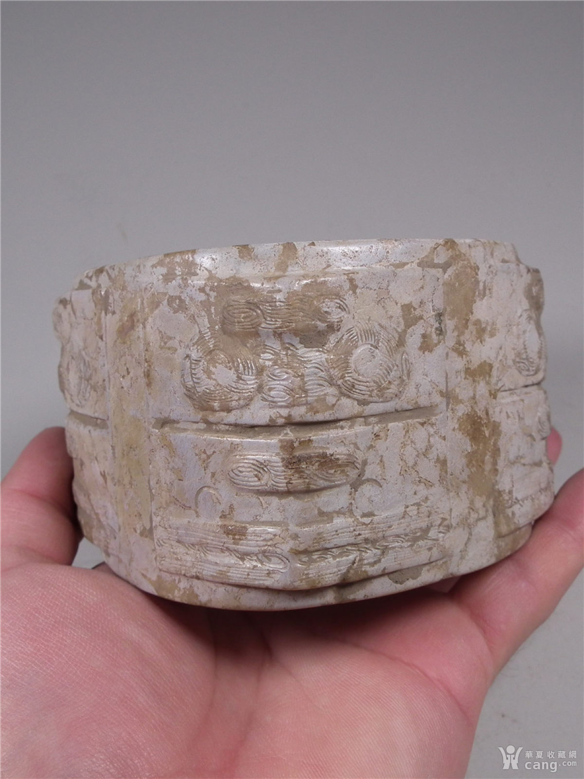 红玉带鸡骨白灰沁色双层兽面纹大玉琮