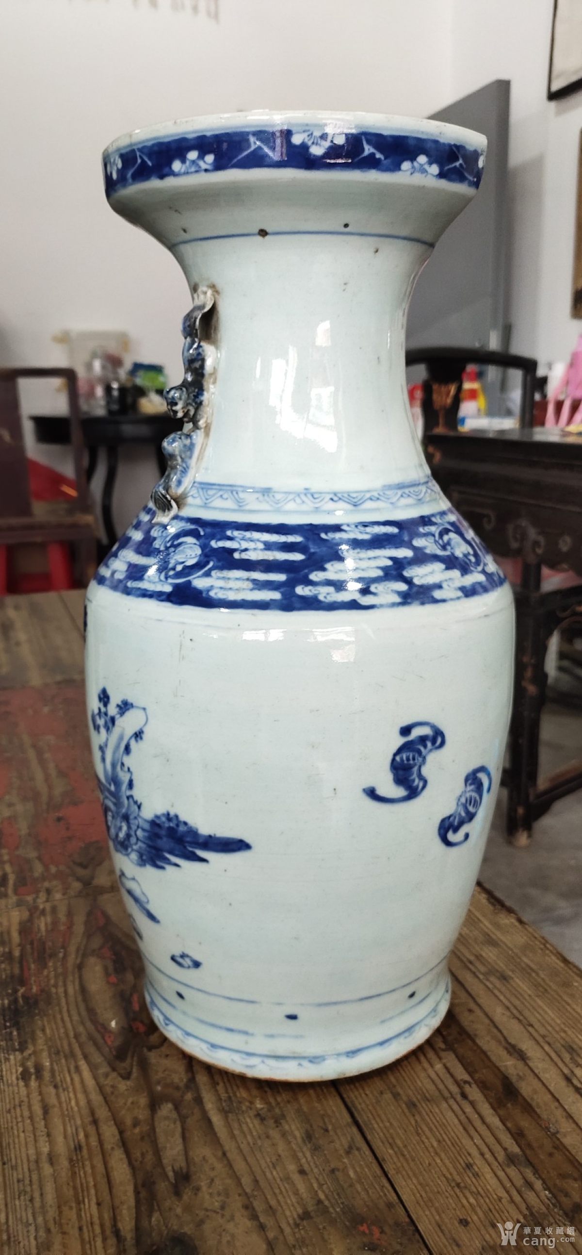 瓷器 清 清代嘉道青花人物大花瓶 藏品描述 藏品展示 报价记录 服务