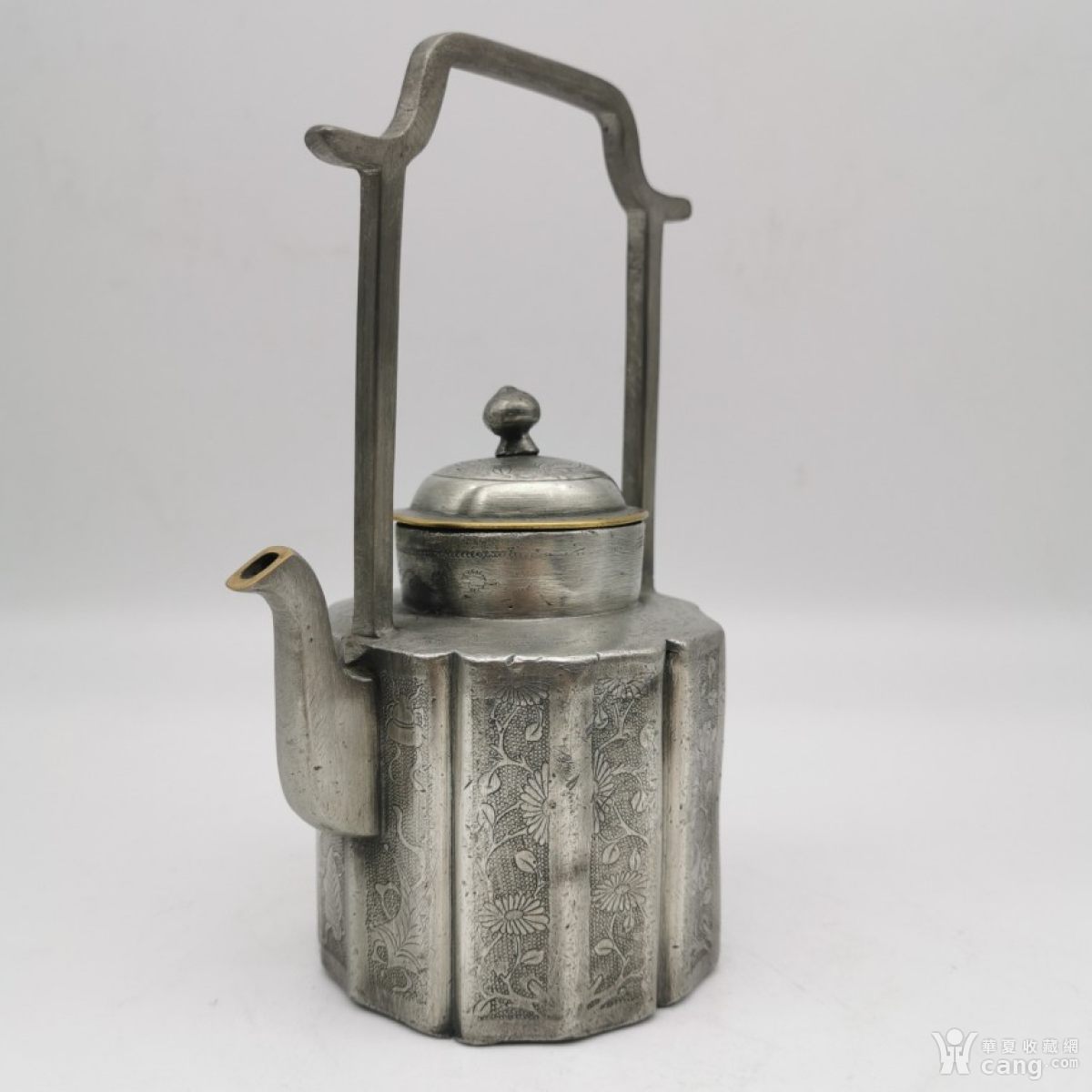 其它 老锡壶满工錾刻锡酒壶白锡茶壶提梁壶 藏品描述 藏品展示 报价