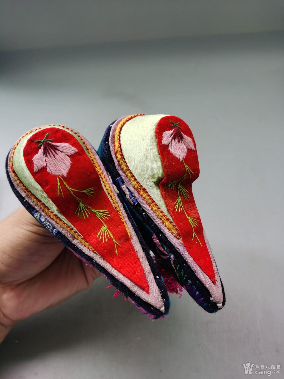 民国未使用三寸金莲绣花鞋