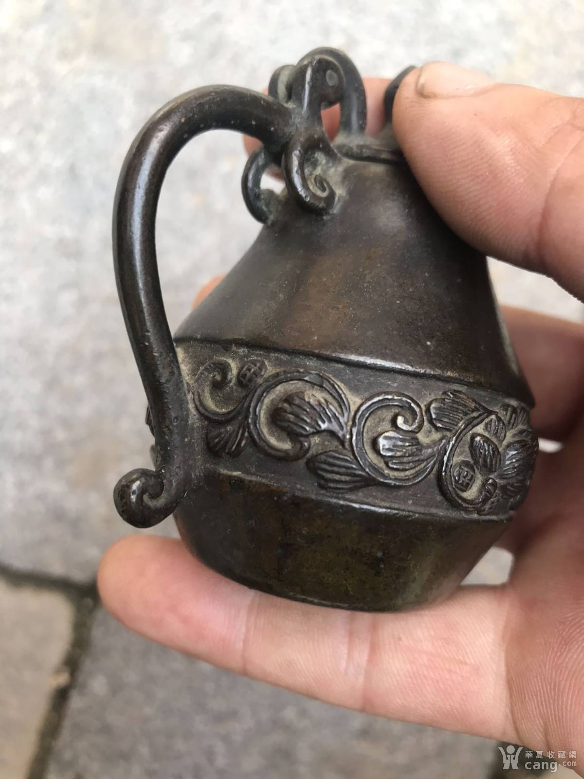 文房缠枝莲纹铜砚滴水滴