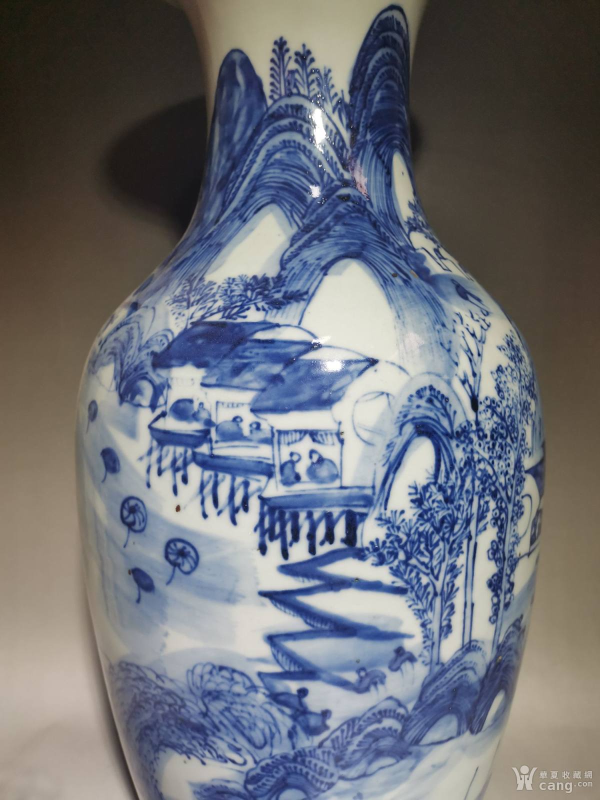 清咸丰青花通景山水罗汉瓶