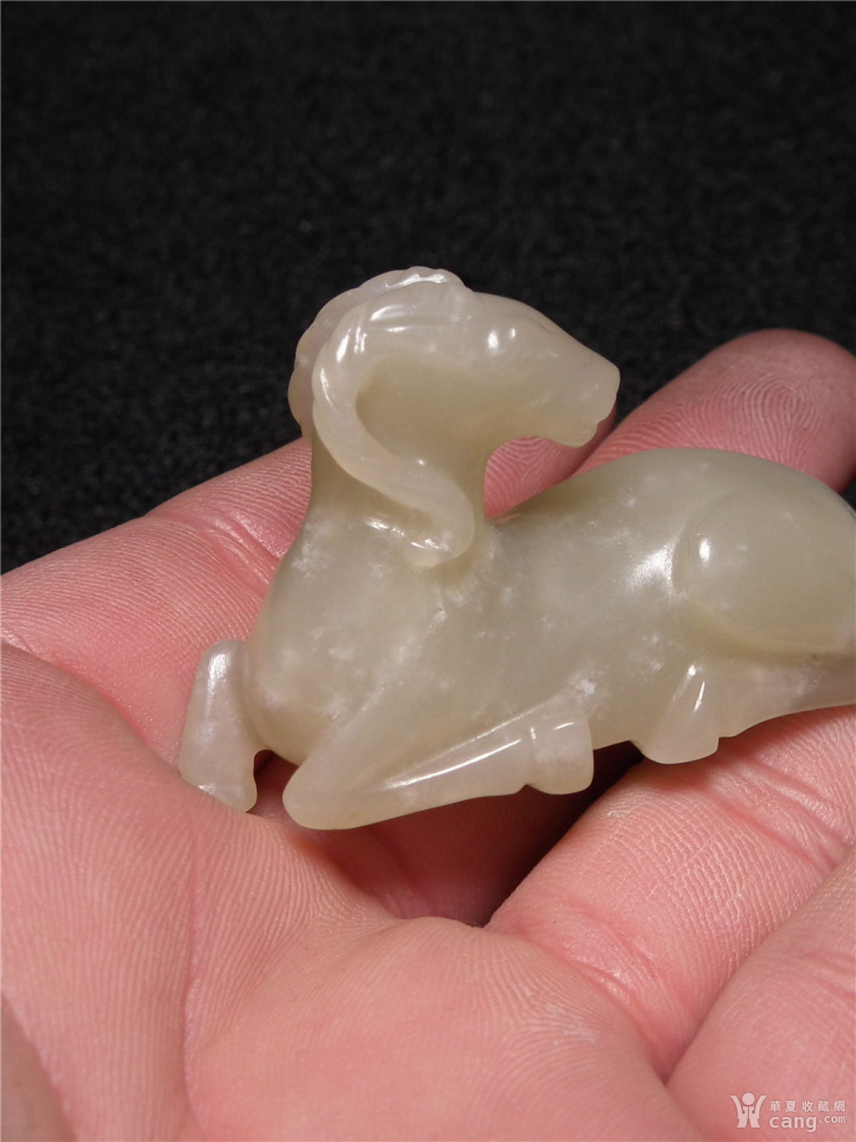 和田青白玉圆雕回头卧羊大把件