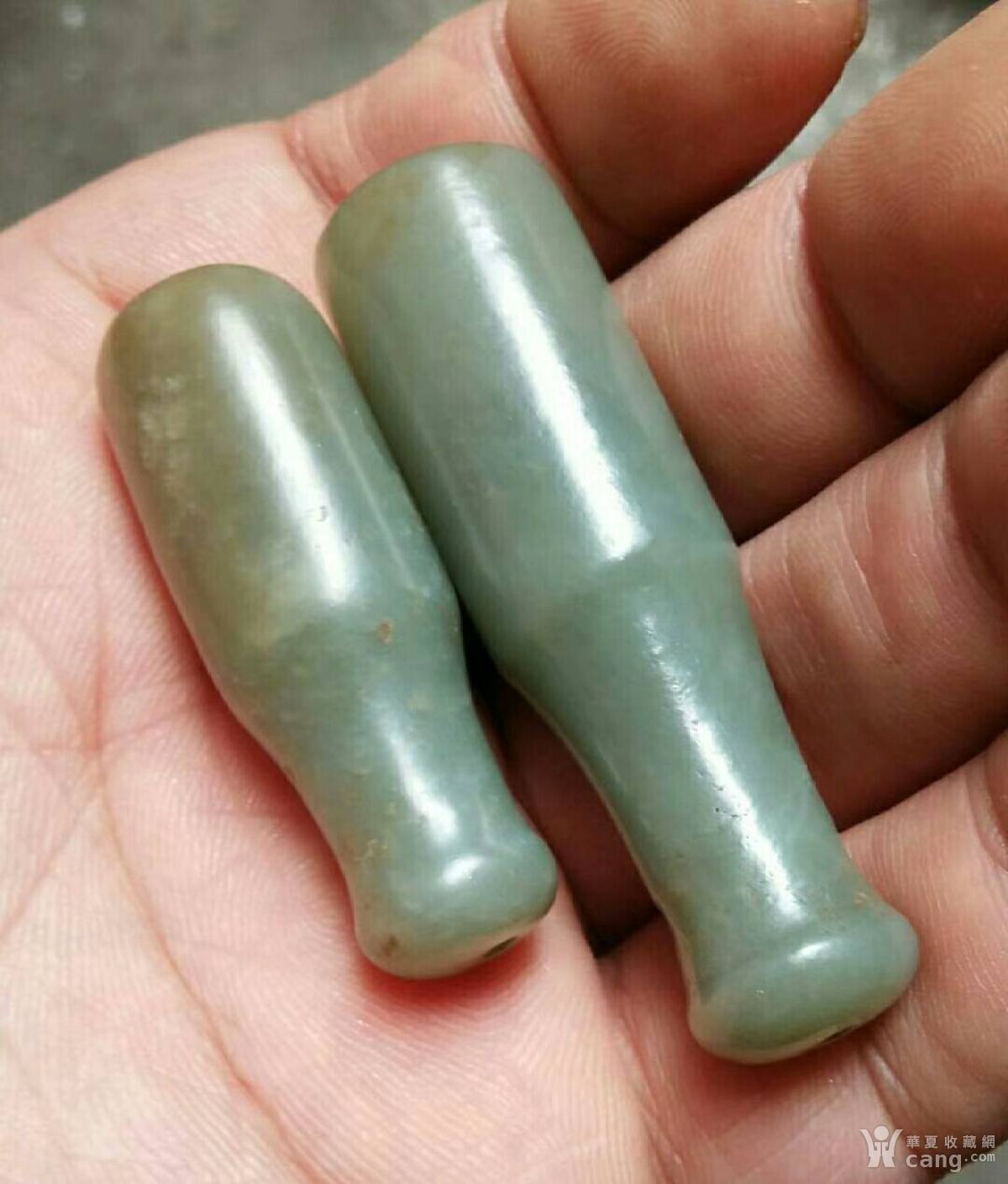 两个清代和田玉烟嘴