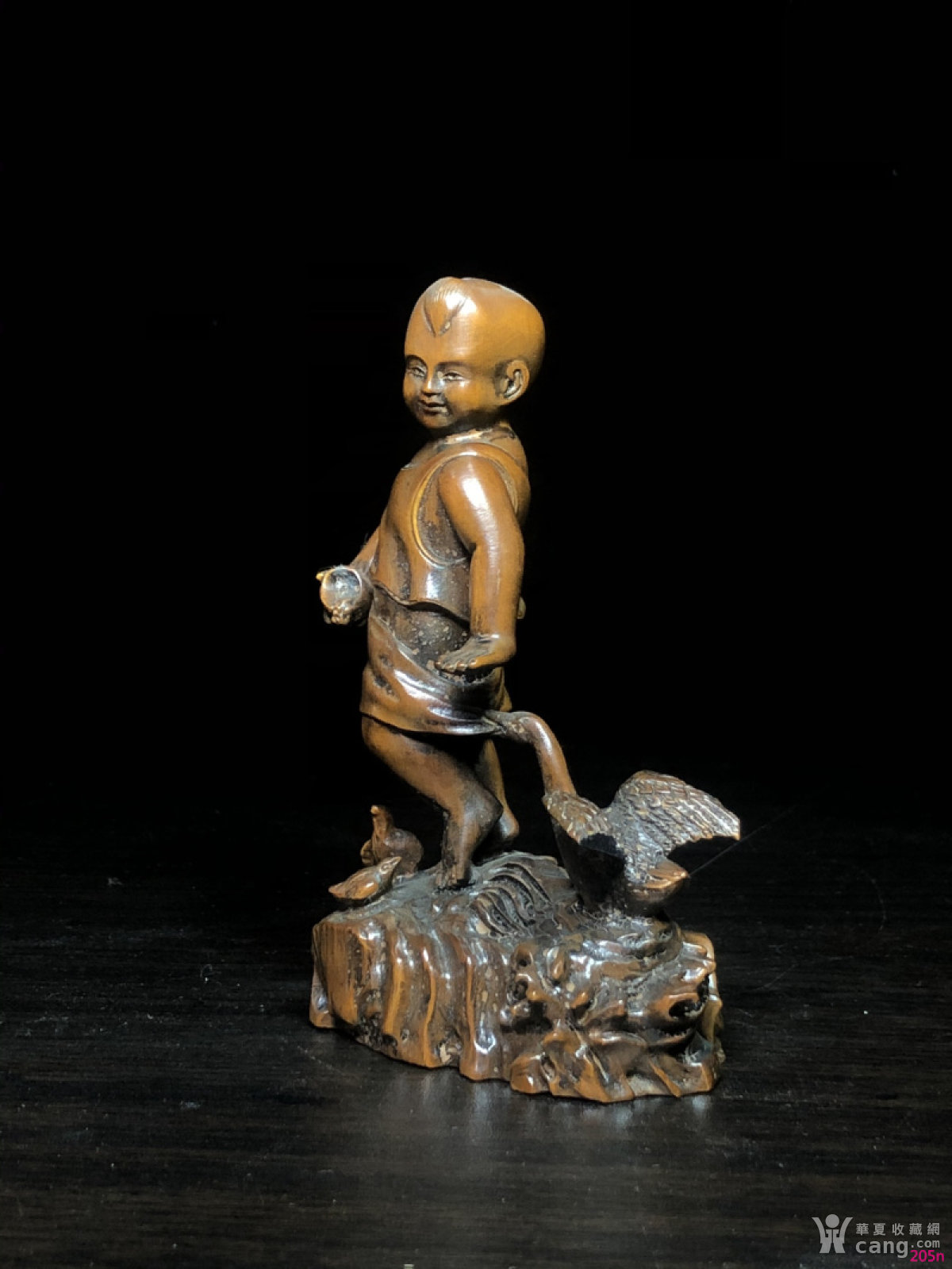 黄杨木雕童子喂食图13x7.