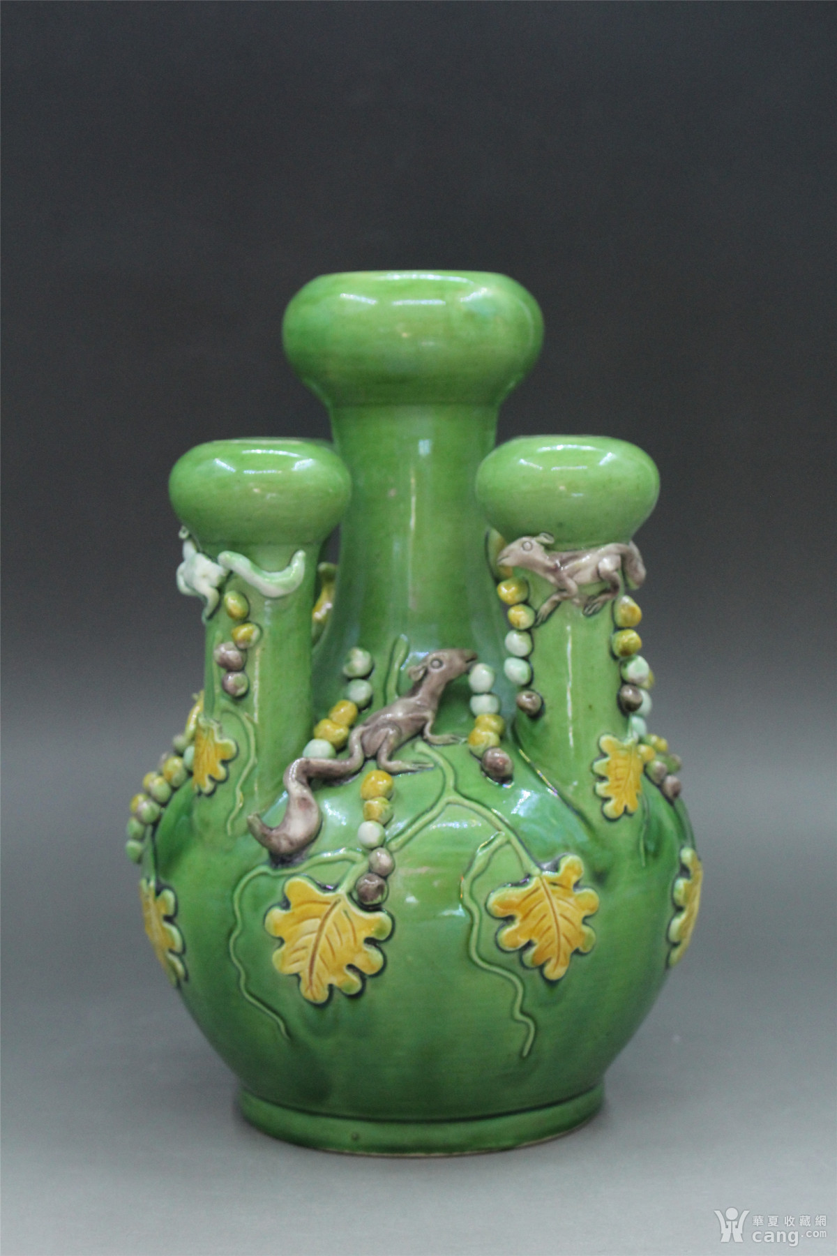 素三彩松鼠葡萄纹五孔瓶 - 明清 - 瓷器 - 华夏收藏网