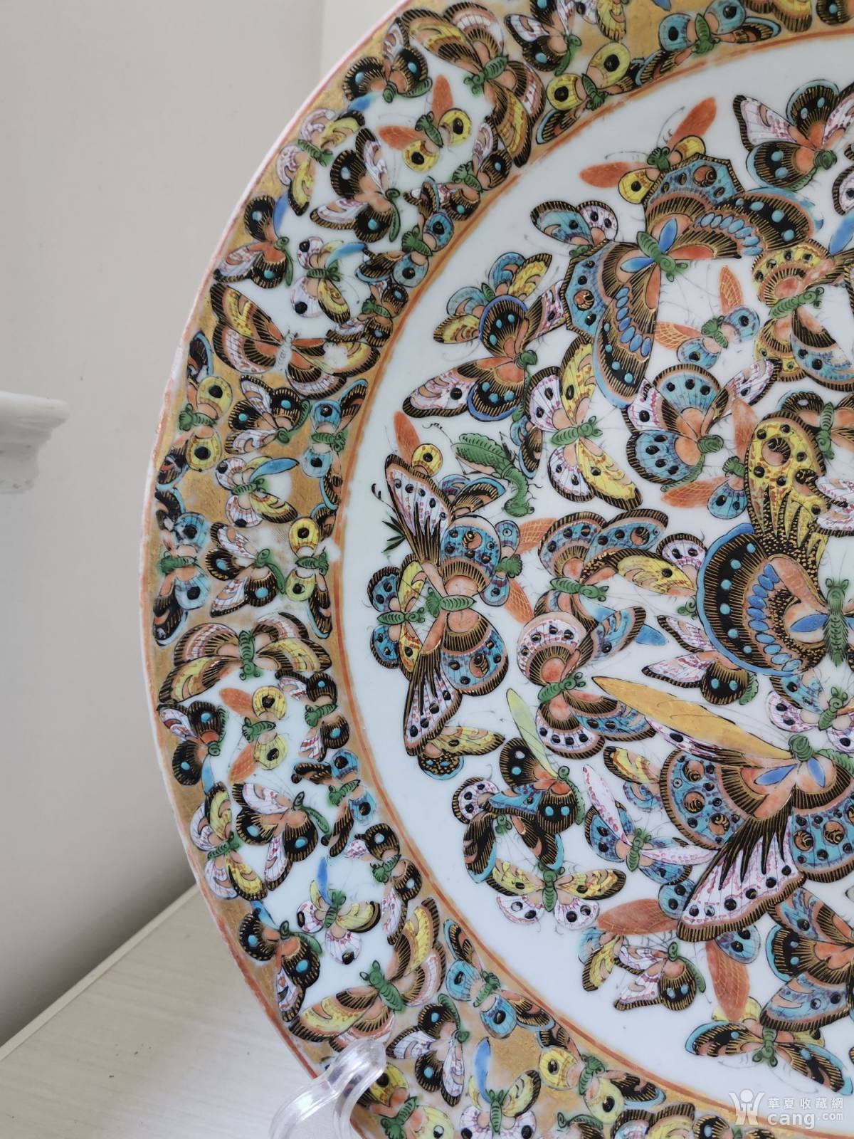 晚清广彩百蝶大盘>