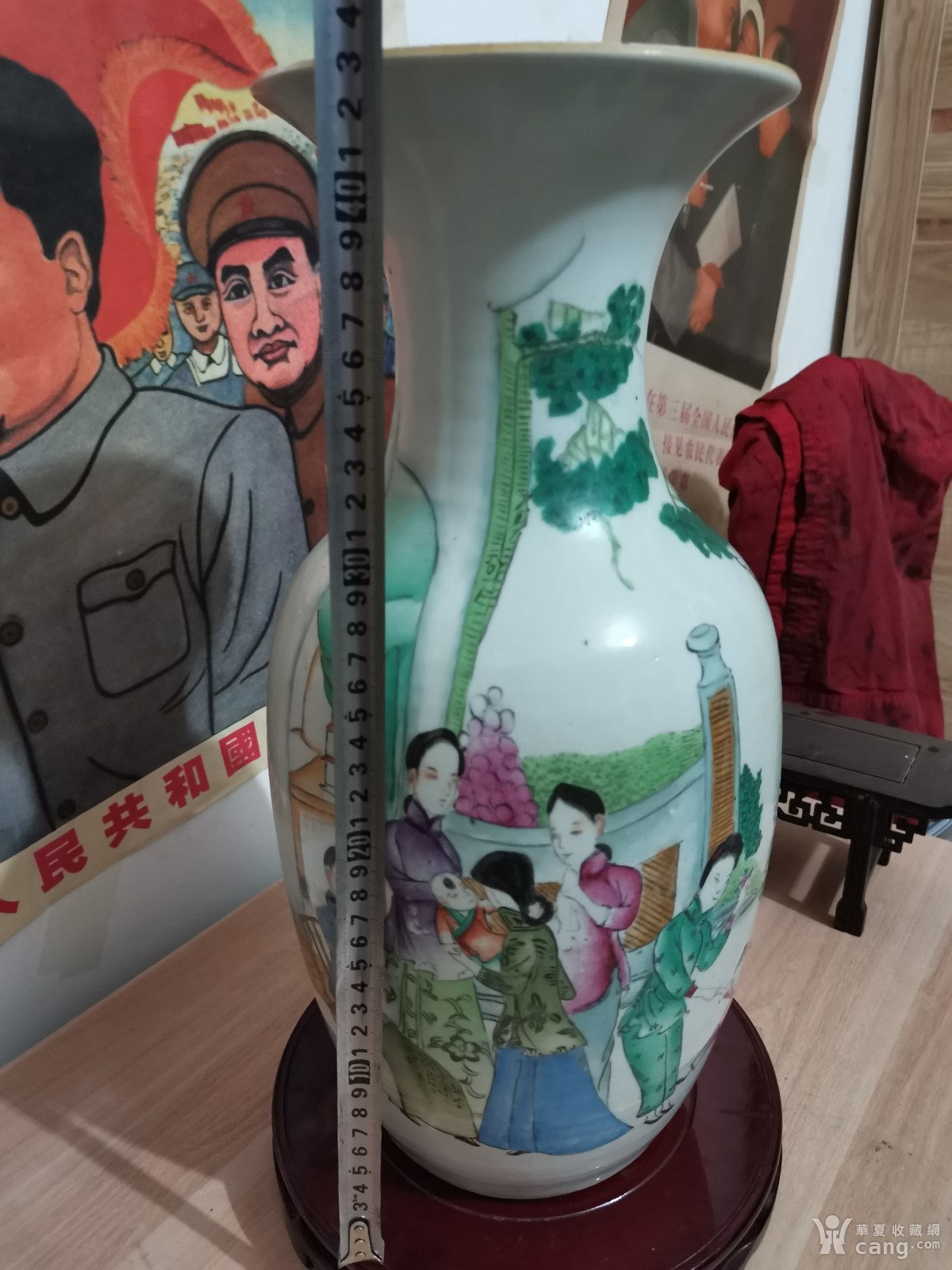 民国大名家熊子清民国时装人物瓶>
