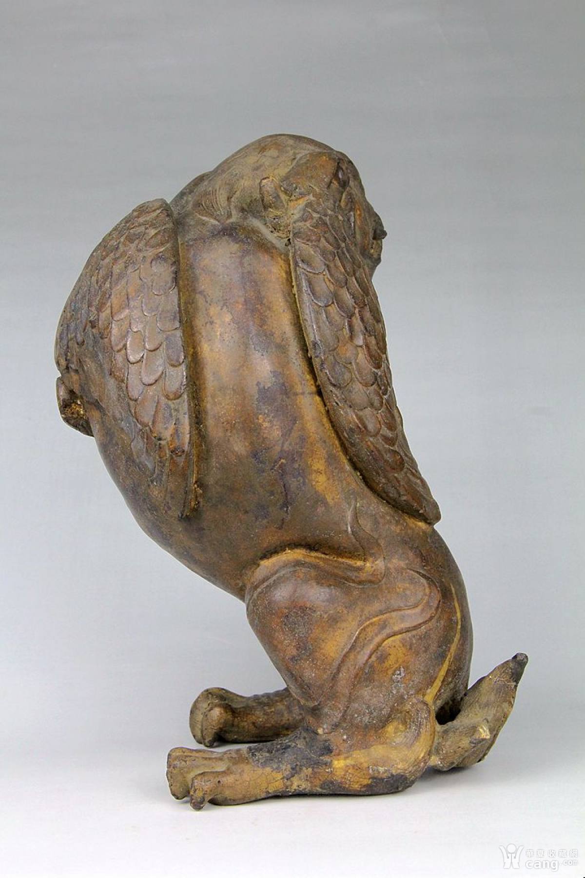 明代瓷雕飞熊造像摆件