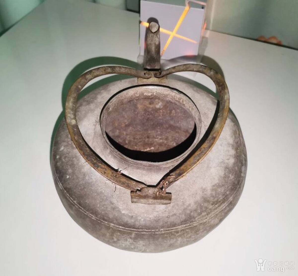 民国双提梁扁圆锡壶