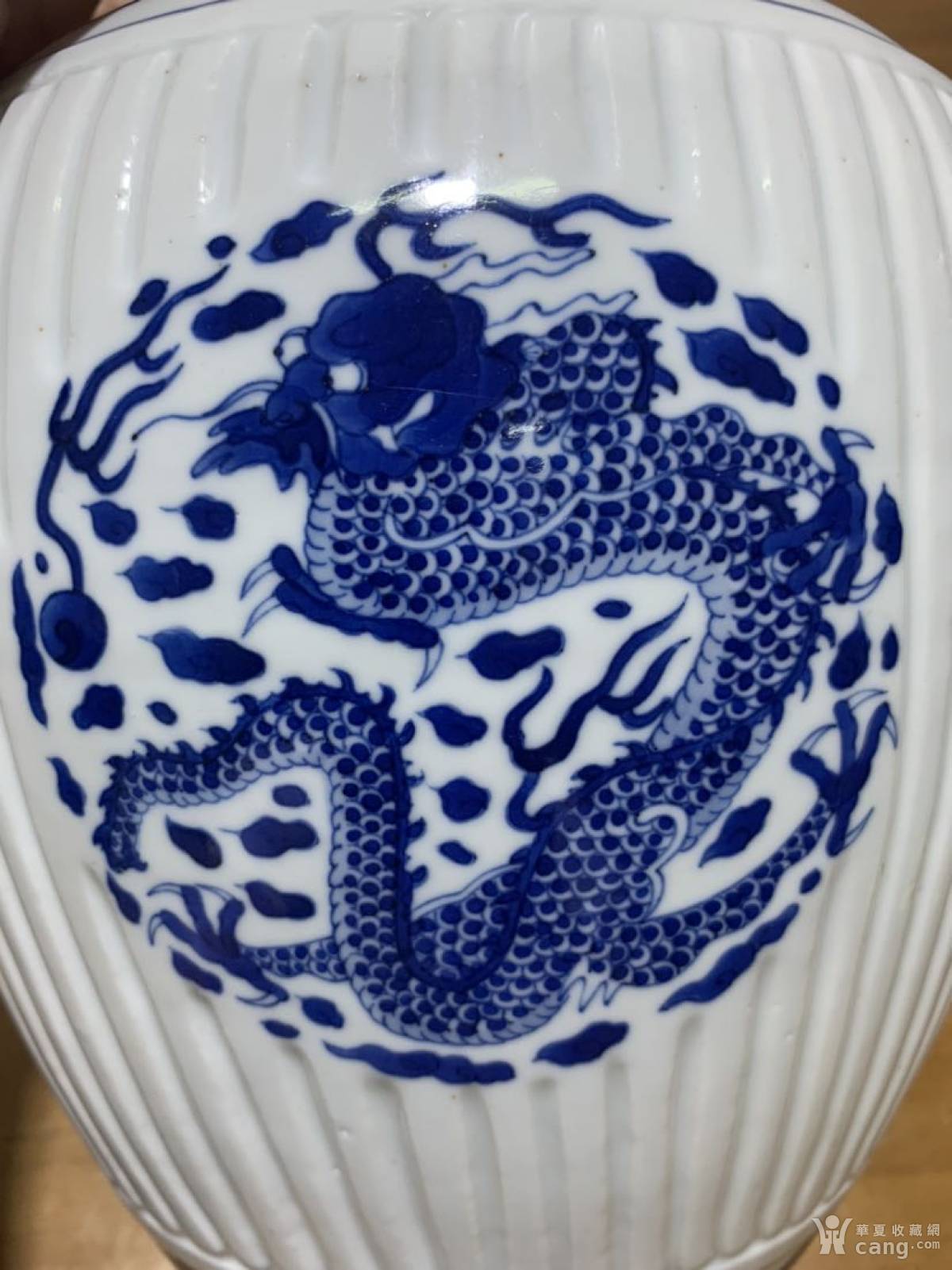 康熙精品团龙团凤青花瓜棱大罐