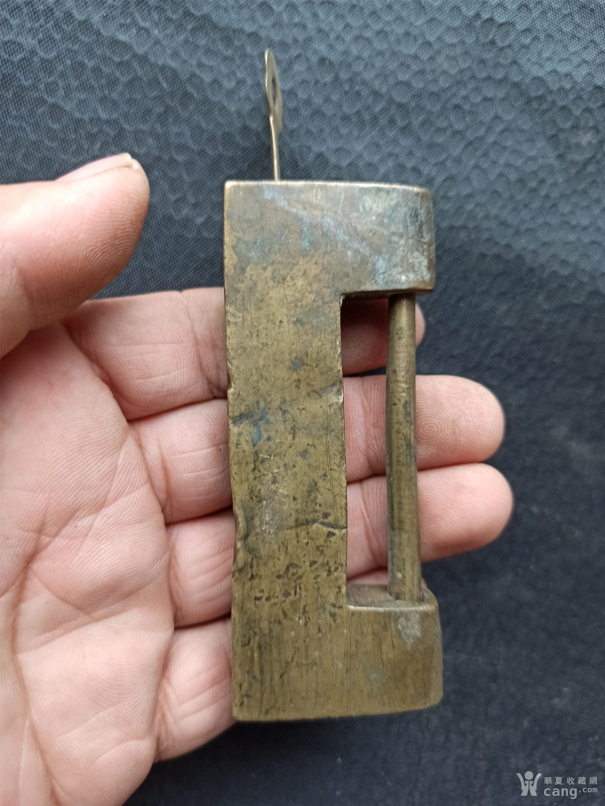 铜锁,品相如图所示,锁芯弹簧断了一边