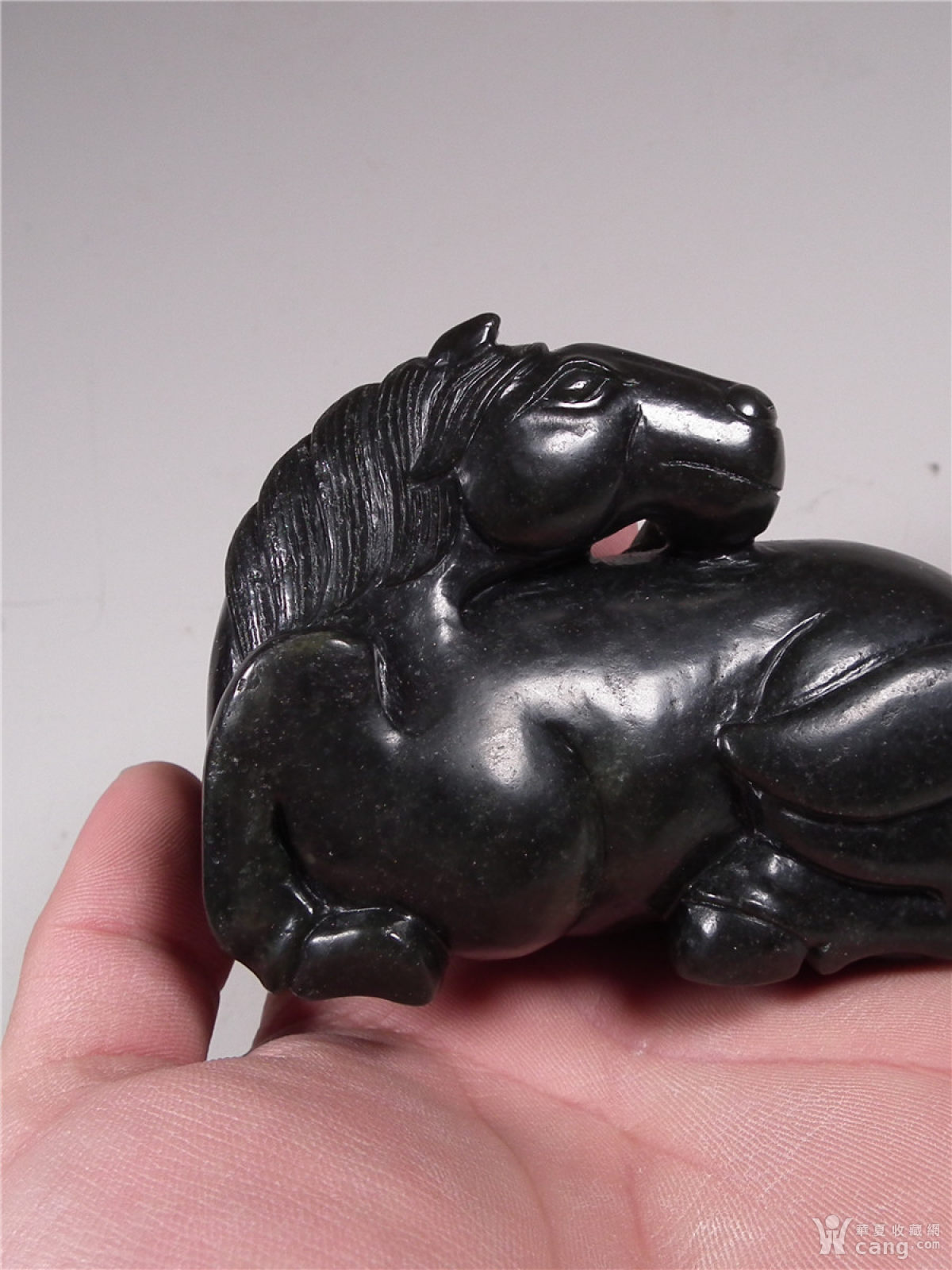 和田青玉圆雕回头卧马大摆件