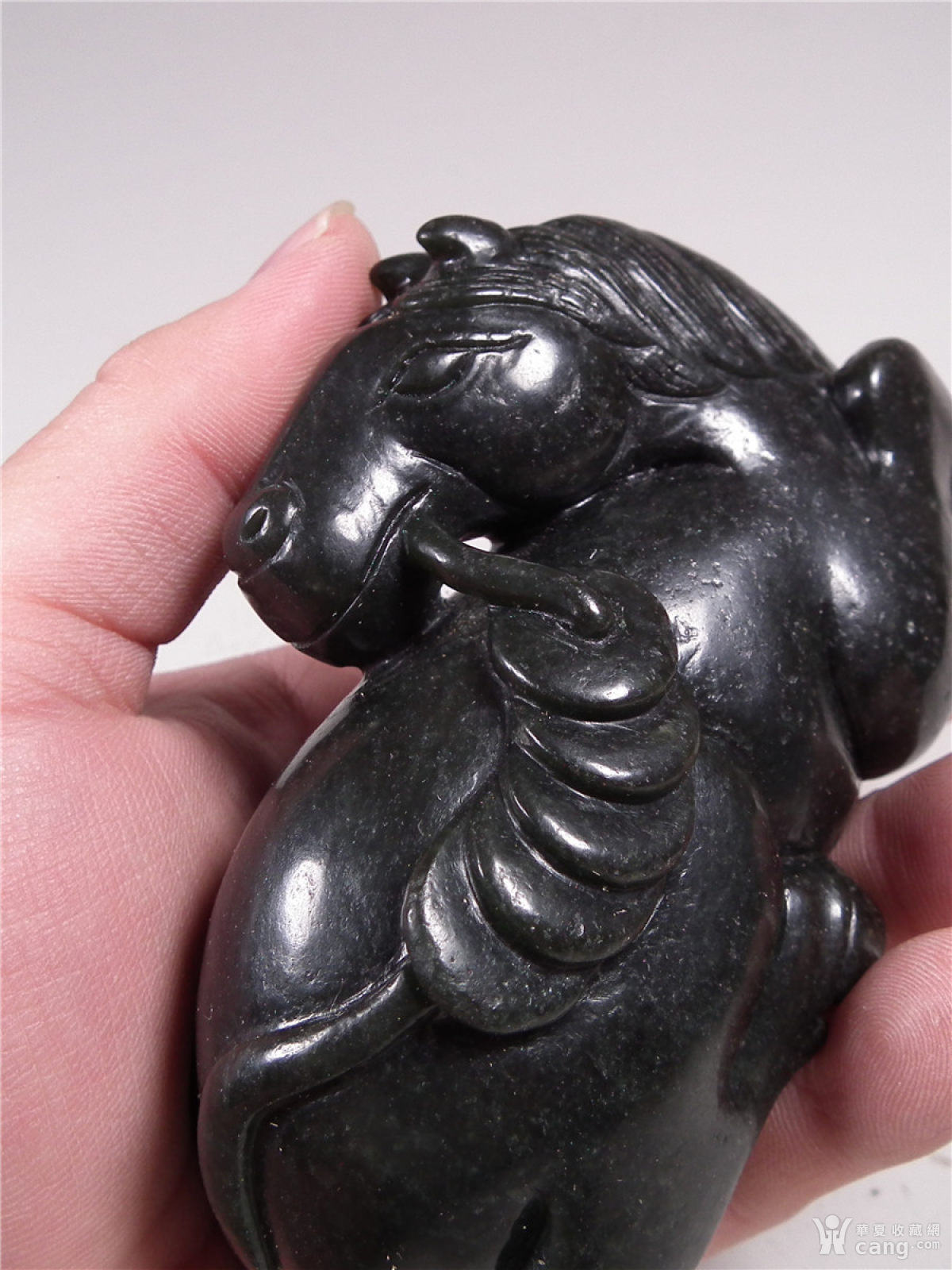 和田青玉圆雕回头卧马大摆件