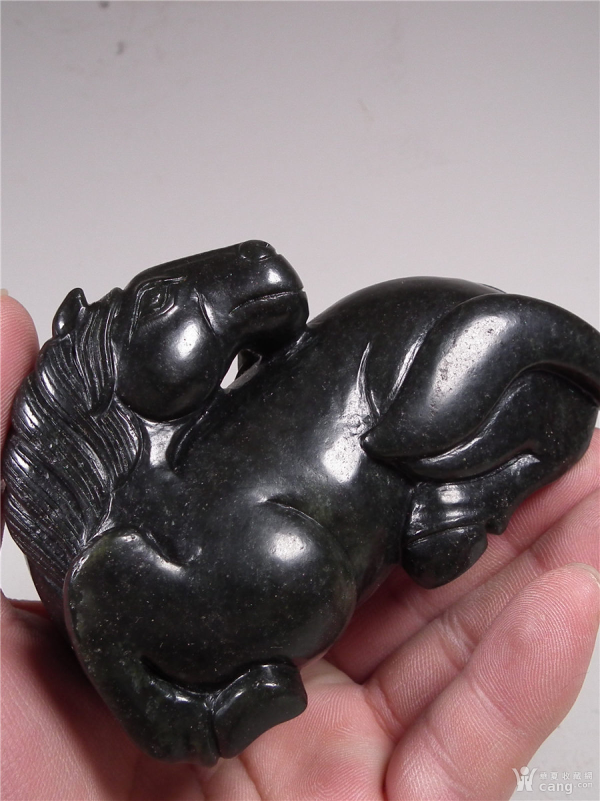 和田青玉圆雕回头卧马大摆件