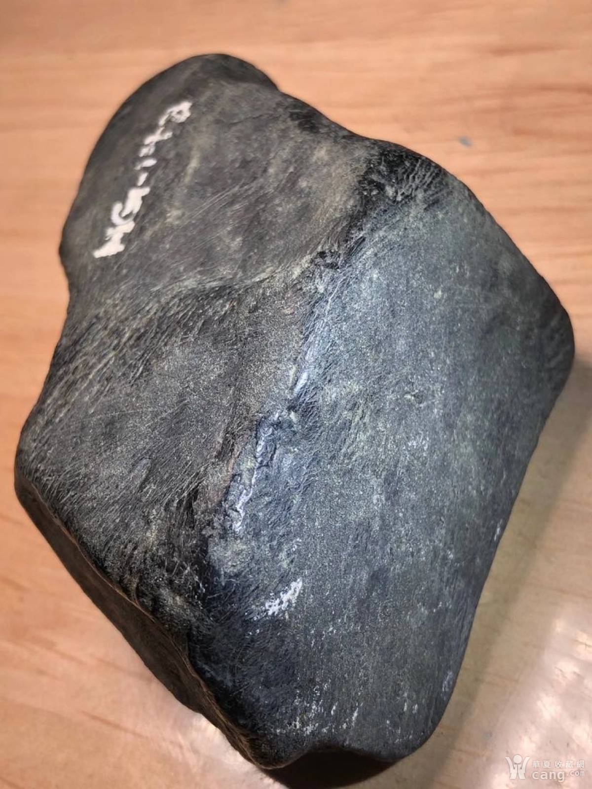 编号hg148,老坑摸摸亮全赌料,重511克皮壳黑油性好,种