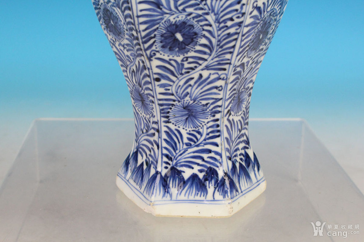 清康熙青花开光铁线描花鸟六方瓶