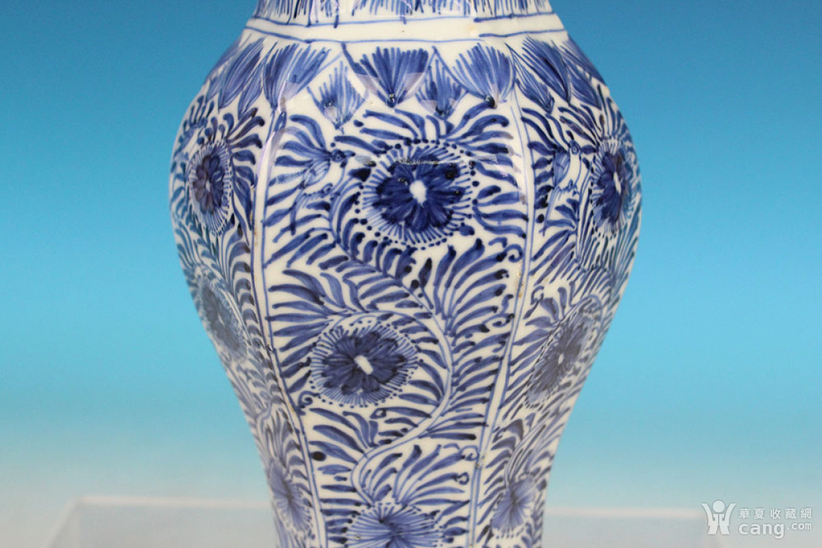 清康熙青花开光铁线描花鸟六方瓶