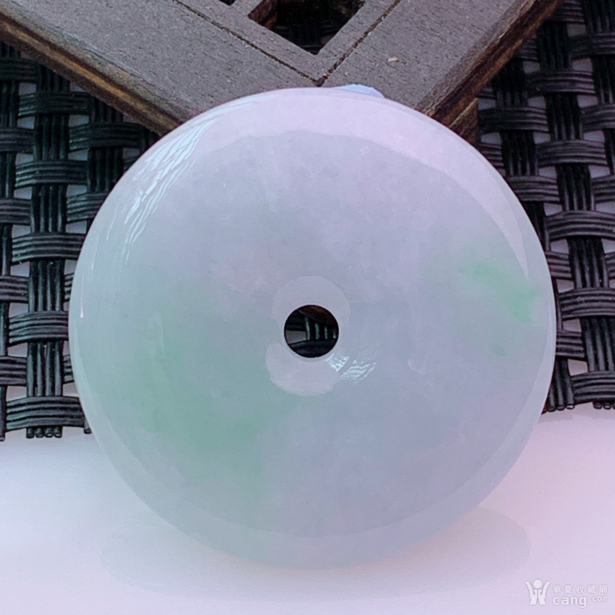 缅甸老坑a货翡翠冰糯种春带彩平安扣