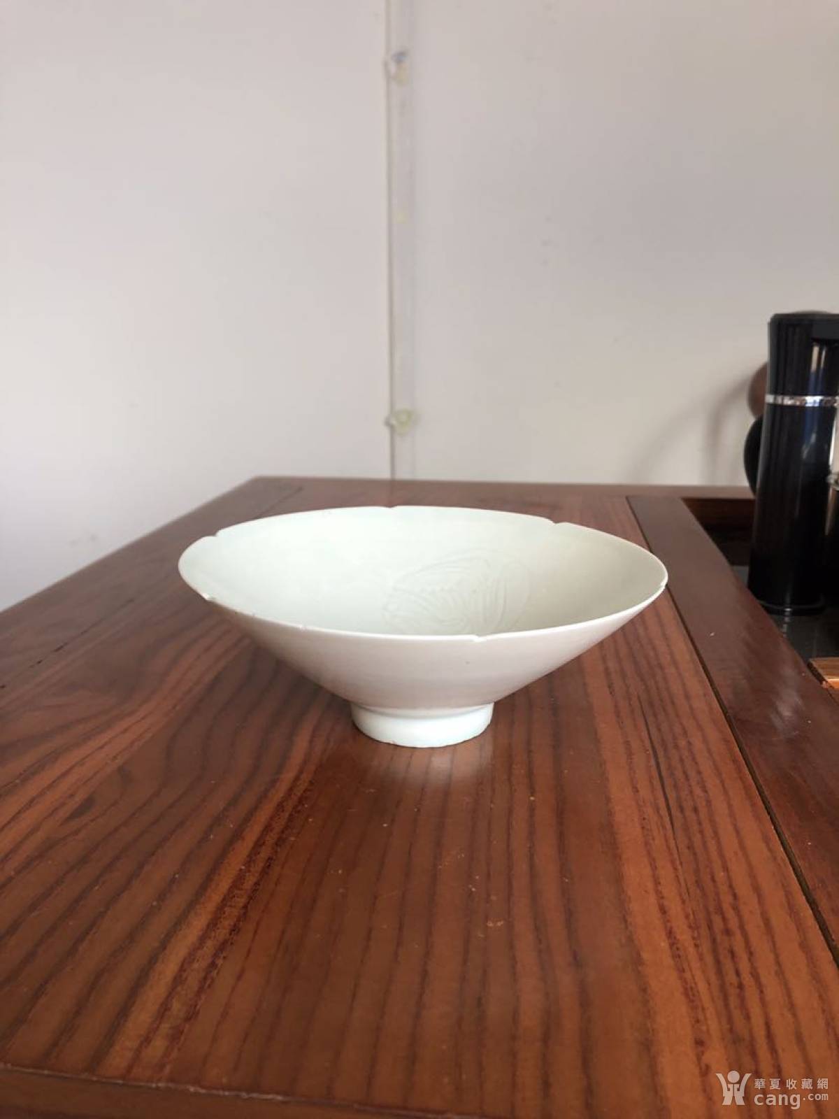 北宋,湖田窑影青釉团凤纹葵口斗笠碗