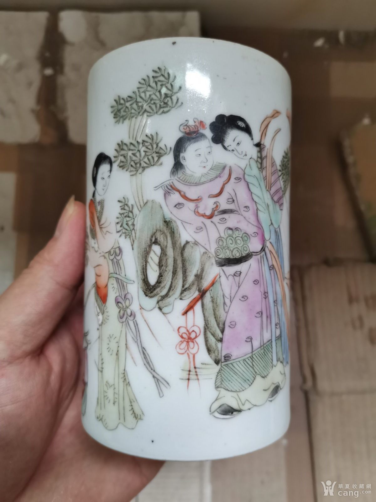 民国粉彩人物笔筒
