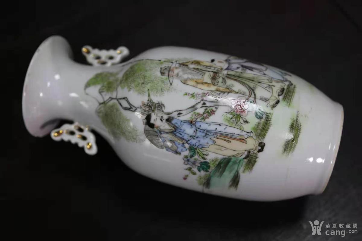 瓷器 明清 晚清浅绛彩桐华居款人物双耳瓶