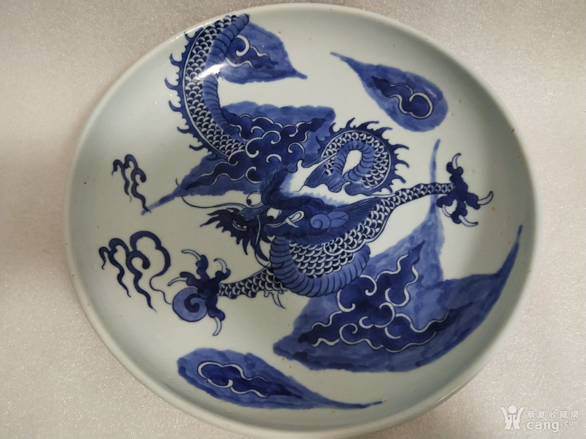 乾隆青花过墙龙盘