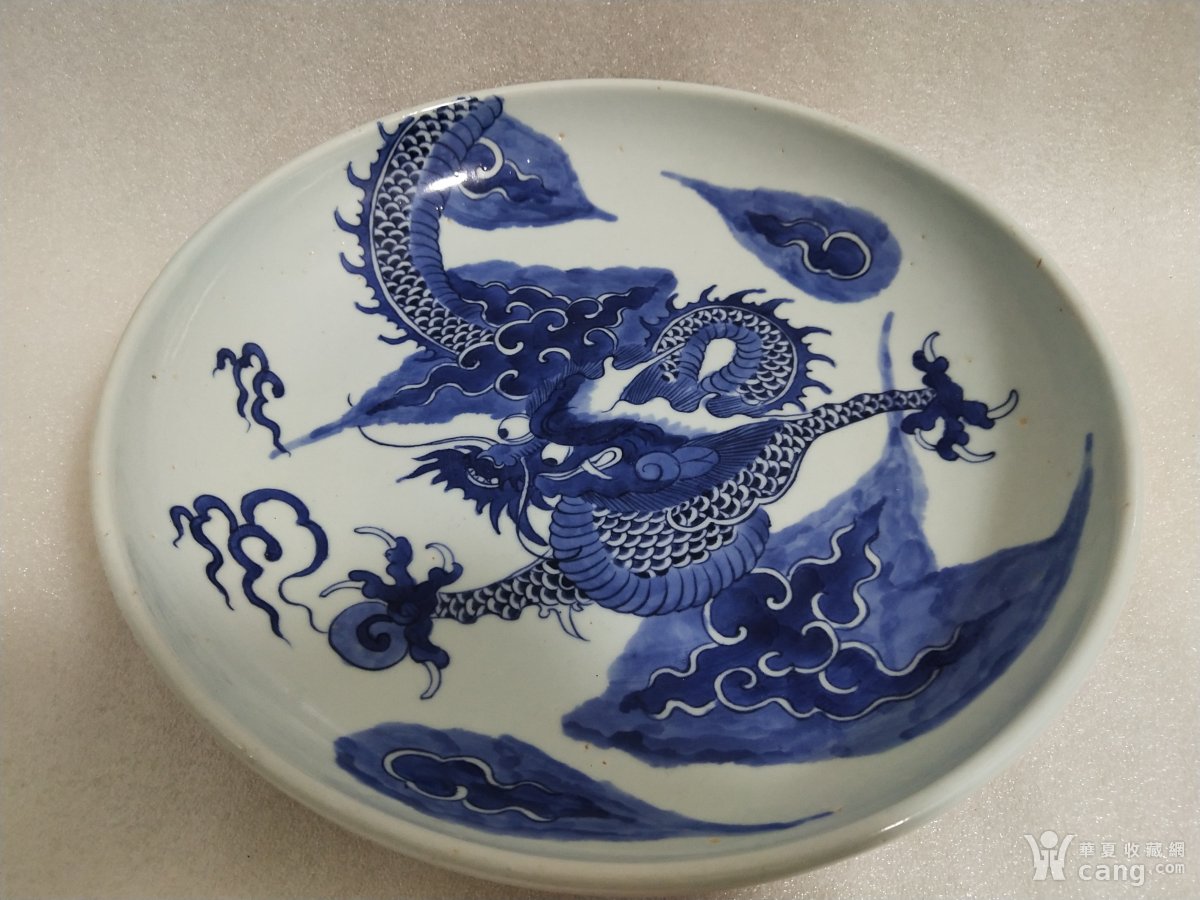 乾隆青花过墙龙盘