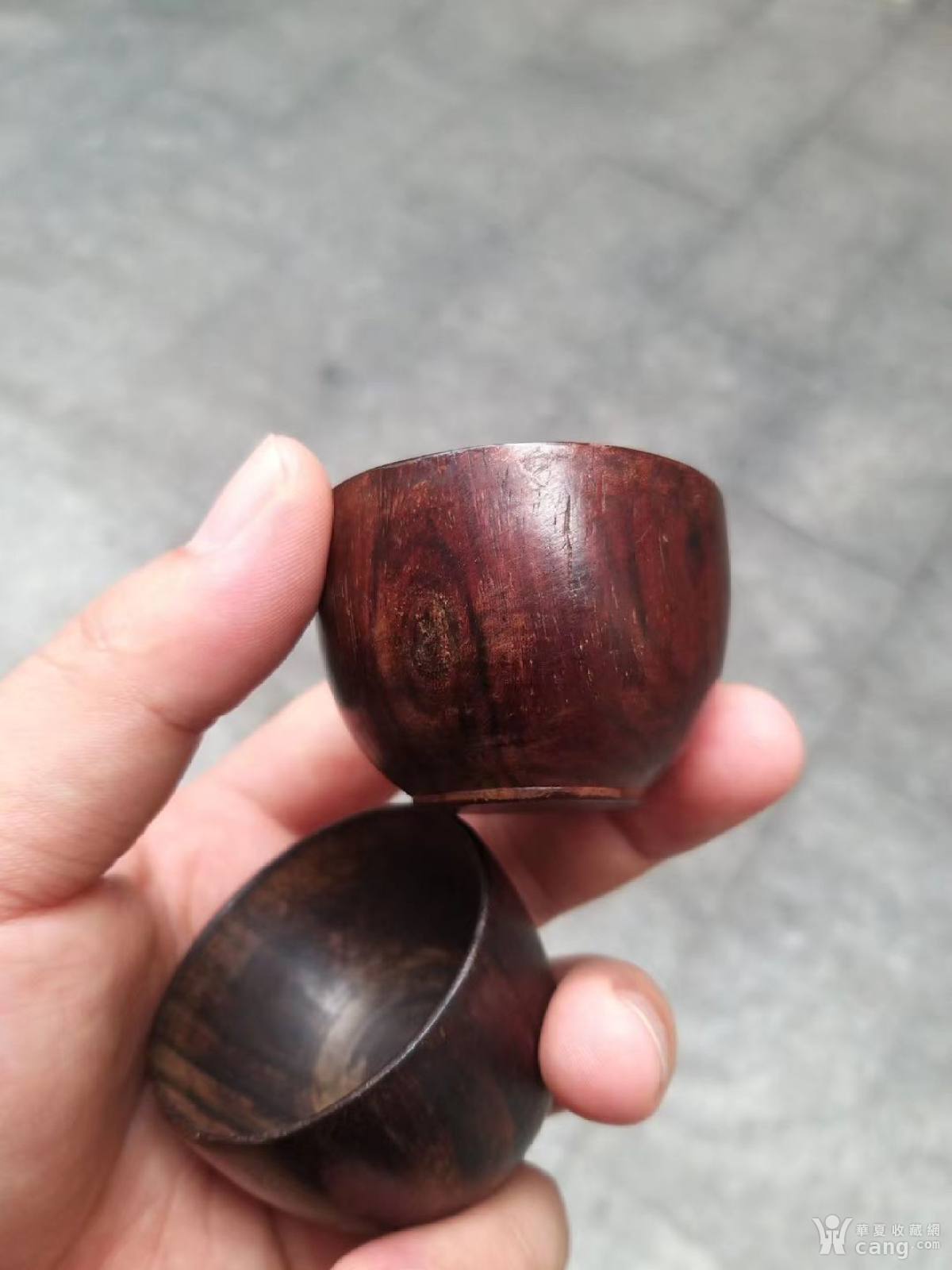 纹理漂亮两个老木酒杯