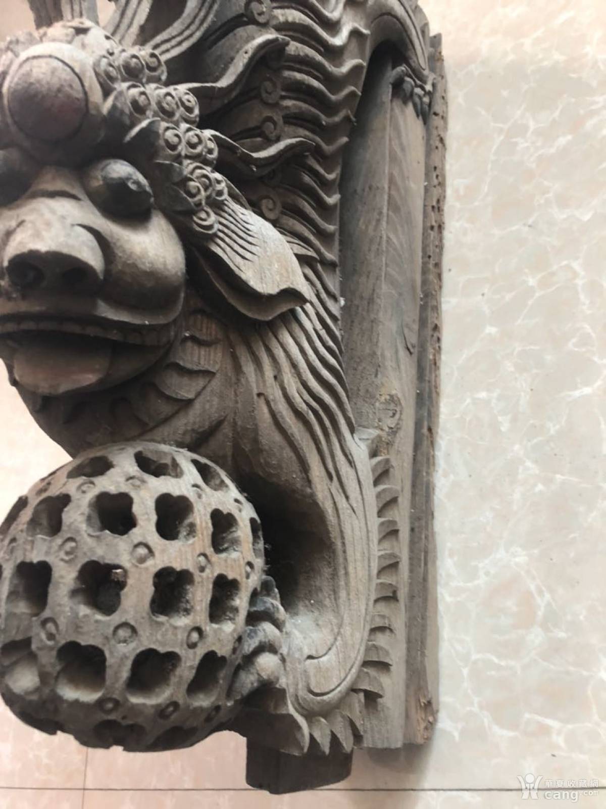 清代 东阳木雕牛腿一只 狮子戏球 整体品如图 尺寸高