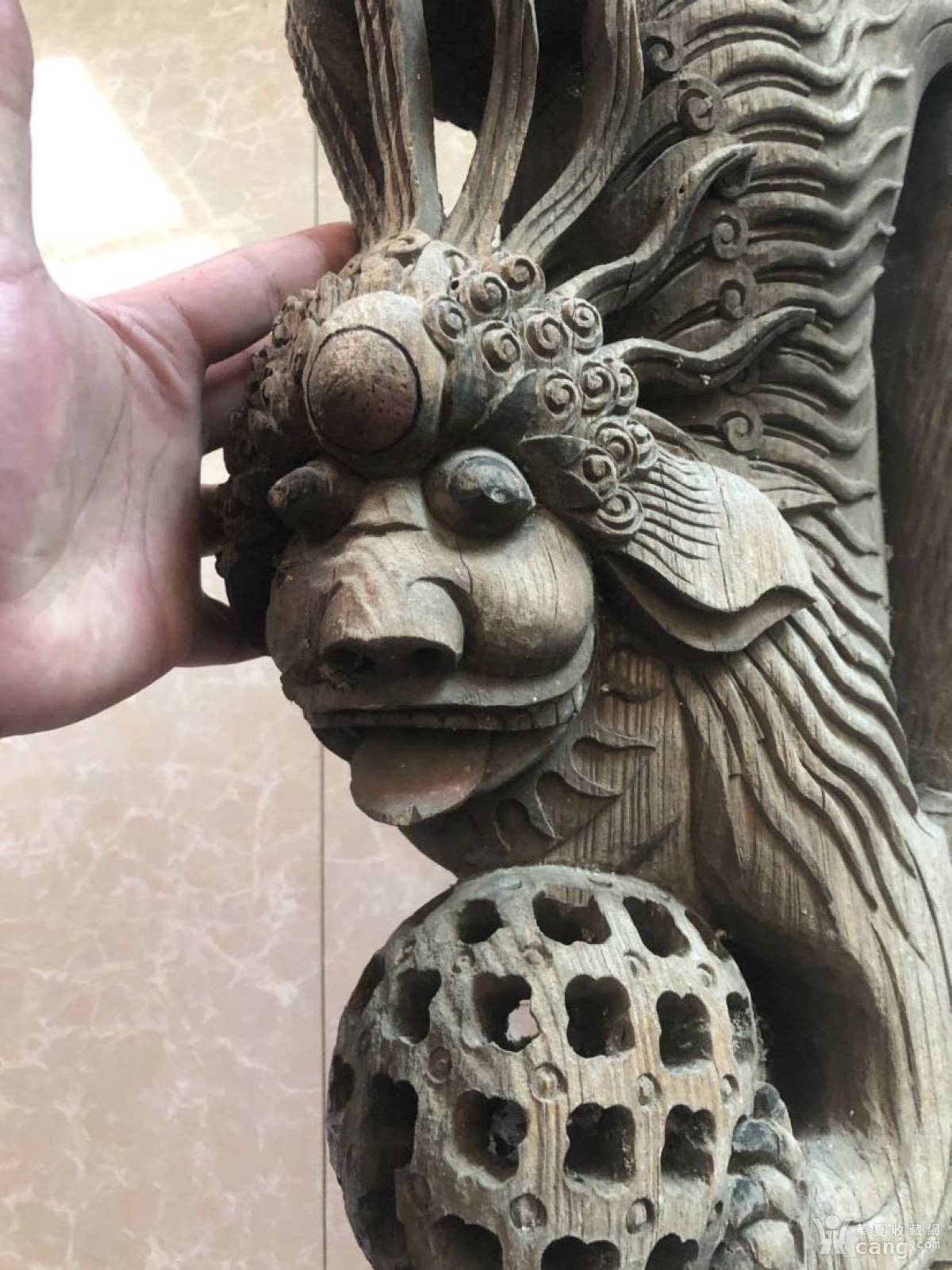 清代 东阳木雕牛腿一只 狮子戏球 整体品如图 尺寸高