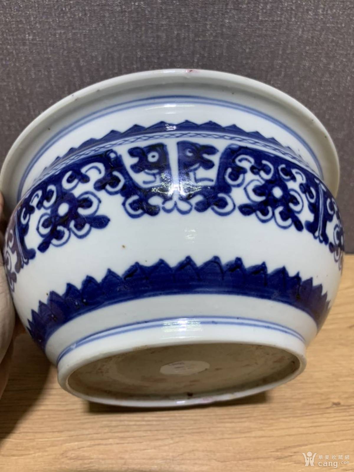 瓷器 明清 乾隆细路夔龙纹青花大香炉