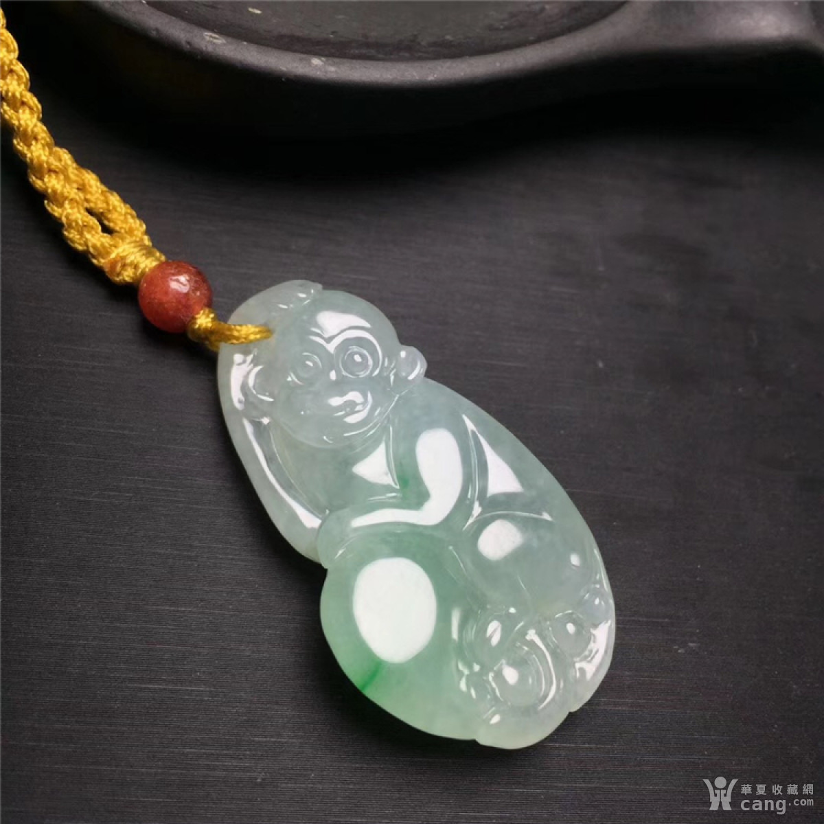 p41创汇期糯冰种飘绿翡翠灵猴献寿吊坠