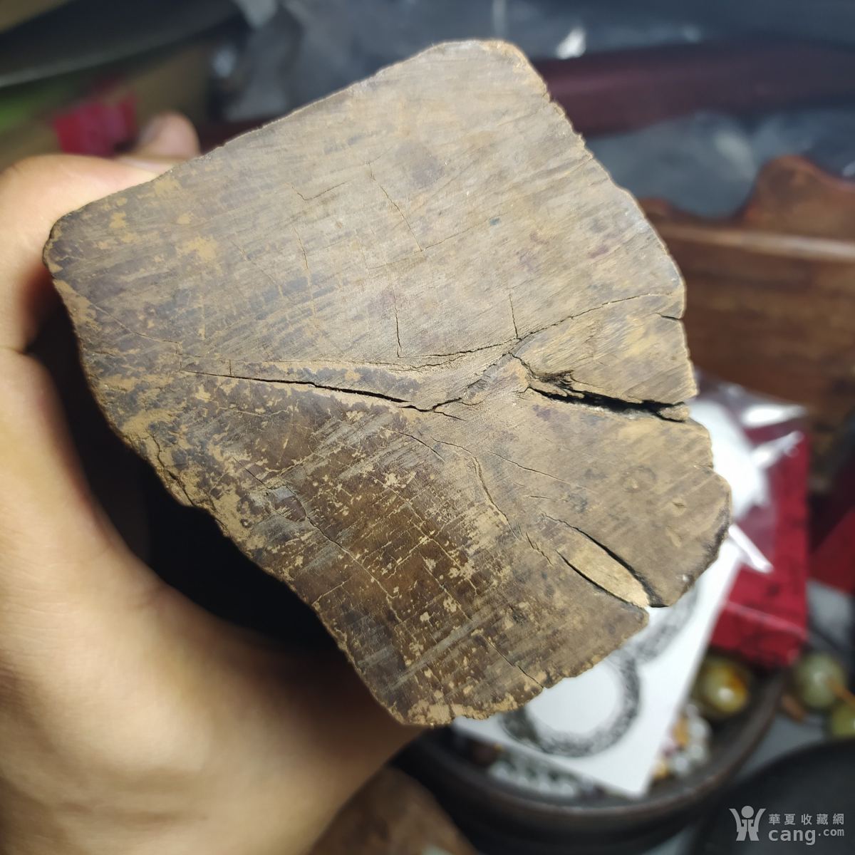 沉檀香木。