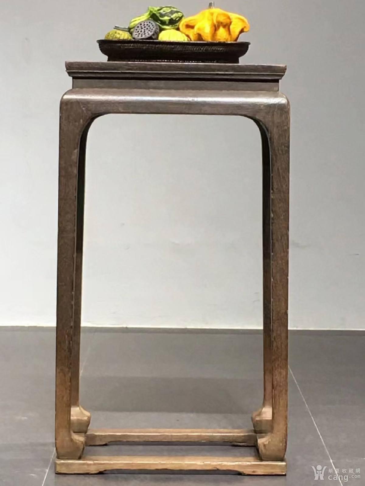 【明窗净几，焚香操琴】香几；此几雅而不俗，古朴厚重，香几是古