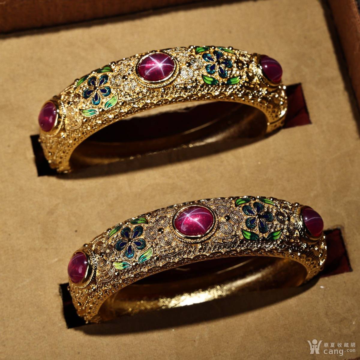 珍品旧藏收清代宫廷御藏罕见花丝鎏金镶嵌景泰蓝红星光宝石手镯一